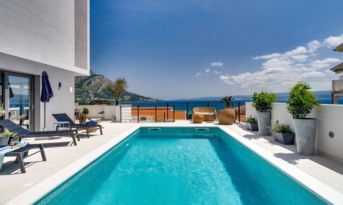 Duce Villa | Seaview villa Mila with 4 en-suite bedrooms, private heated pool, Finnish sauna, Treadmill, sandy beach 250m