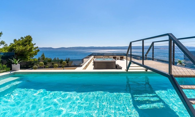 Pisak Villa | Seaview Villa Blue Lagoon with private heated pool, 2 jacuzzies, sauna, media room, 6 bedrooms, beach 70m