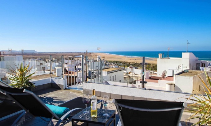 Conil de la Frontera City Center House | Seaviews from private terraces, near to the beach - casa Luna with aircondition and WiFi internet