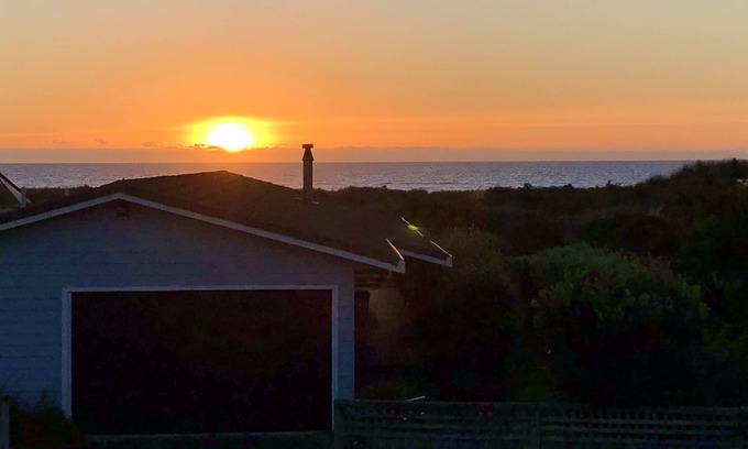 Otaki Beach House | Seaviews, mountain views and sunsets