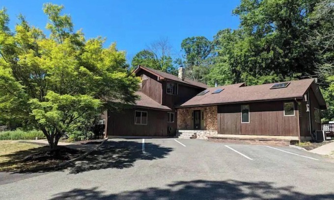 Hopatcong House | Secluded 6br Home 1min from Lake's State Park