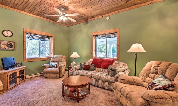 Bear Lake Cottage | Secluded Bear Lake Getaway w/Fire Pit & Porch!