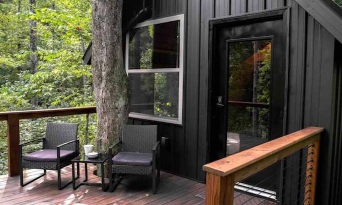 Bellville Cabin | Secluded Cabin Minutes from Snow Trails & I-71