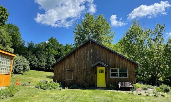 Fleischmanns House | Secluded Cabin w/Chefs Kitchen & New Hot Tub!