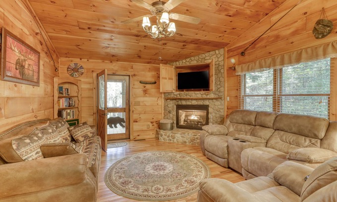 Cashes Valley Cabin | Secluded Cabin with Private Hot Tub, WiFi, Gas Fireplace, Central AC, and W/D
