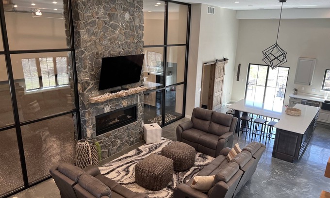 Roosevelt House | Secluded, Cozy Shouse near the Lake!