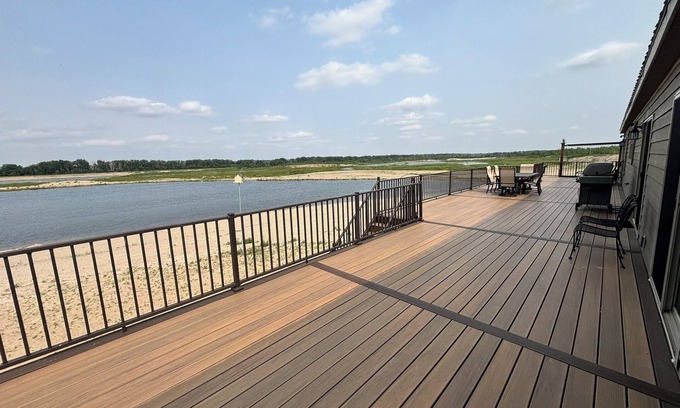 Cuming County House | Secluded Elkhorn River Retreat. Full sized home overlooking 250+ acre lake.