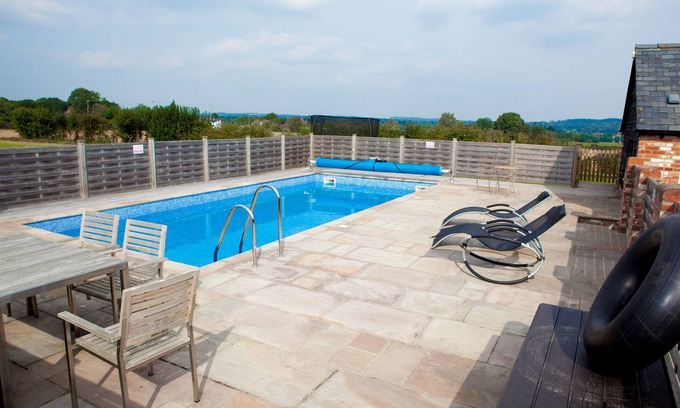 Dunbridge Cottage | Secluded, family and pet friendly - close to Peppa Pig World and the New Forest