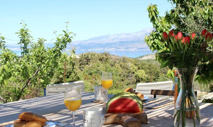 Praznica House | Secluded family friendly house Pražnica, Brač (K-18347)