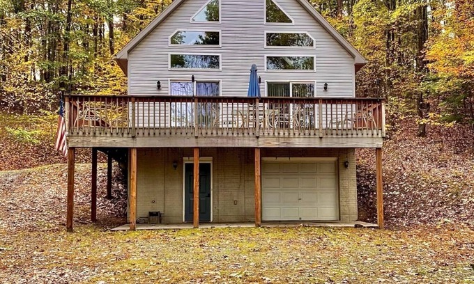 Hesston Cabin | Secluded + Fire Pit + Game Room. Less than 1 mile to 7 Points