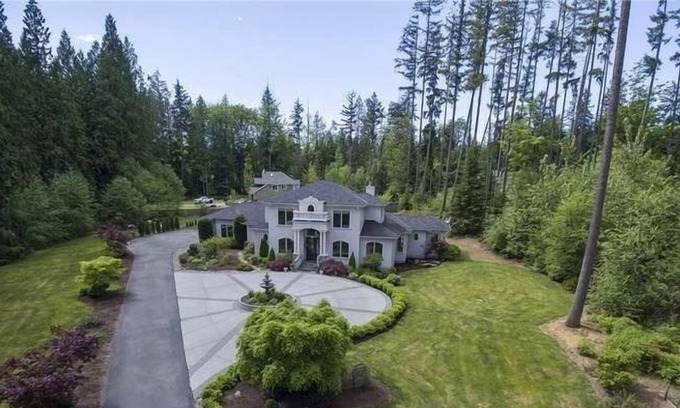 North Creek Villa | Secluded French Renaissance Villa, ready for your family gathering.