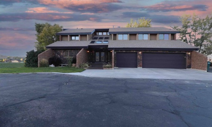 Lapoint House | Secluded gorgeous home. Sleeps 20+. New hot tub.