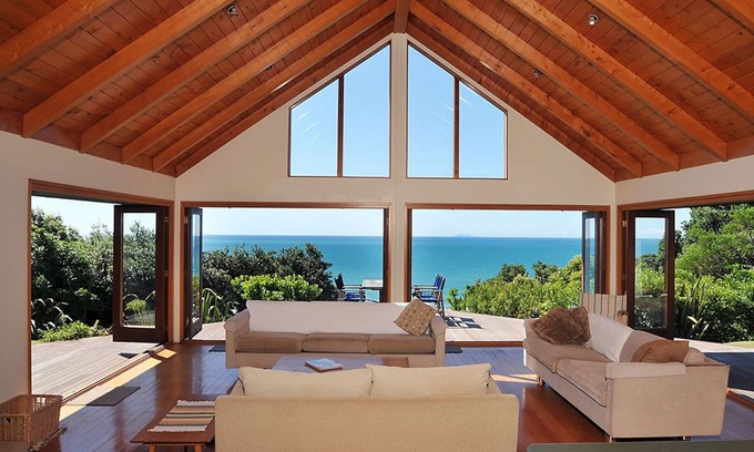 Waiotahi House | Secluded hilltop home with stunning beach views