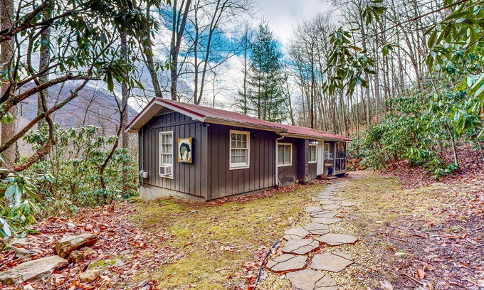 Cataloochee Ranch House | Secluded Home In Maggie Valley, NC with Full Kitchen, Fireplace and Wifi