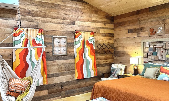 Shook Cabin | Secluded in the woods, couple’s romantic cabin & hot tub, brkfast foods provided