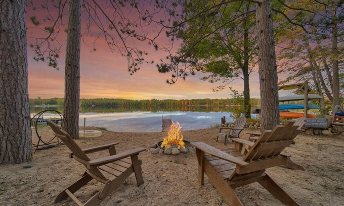 Hawks House | Secluded Lakefront Homes! Sleeps12 w/amazing views