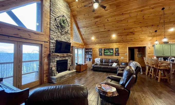Etoile Cabin | Secluded lakeside cabin, with a salt water pool & hot tub, on 25 acres!