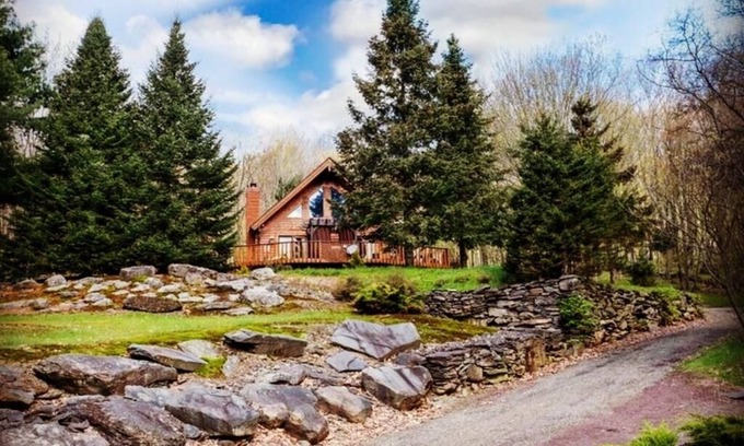 Stamford Cabin | Secluded Log Cabin in Catskills with jacuzzi and mountain/lake view
