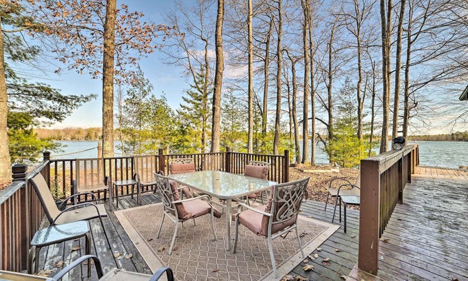 Hawks Cottage | Secluded Lost Lake Cottage w/Spacious Loft!