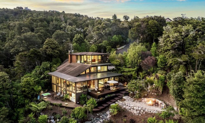 Ngaio Bay Cabin | Secluded Luxury Lodge, with direct access to semi private beach