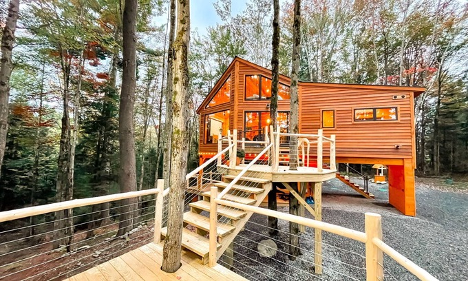 Newport Center Cabin | Secluded Luxury Treehouse - Hot Tub & Projector