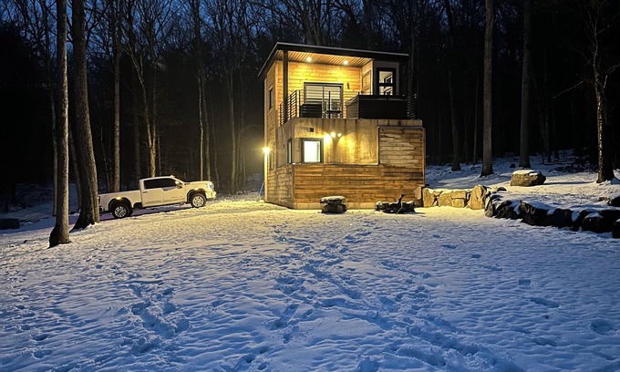 Eldred Cabin | Secluded modern cabin with hot tub