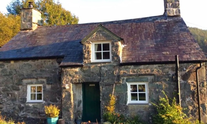 Ganllwyd House | Secluded Mountain Stay - Stunning Views of Eryri