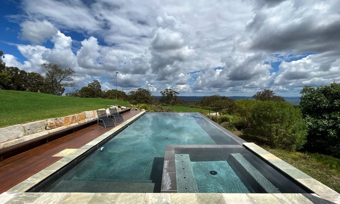 Dalveen House | Secluded Mountaintop Sanctuary on 263 Acres - 20 Minutes to Granite Belt
