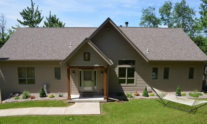 Pickerel House | Secluded Northwoods Lake House Retreat Near Nicolet National Forest