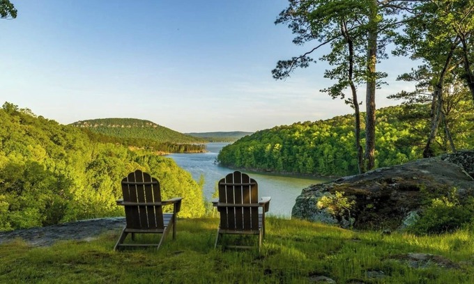 Fairfield Bay House | Secluded Peninsula w/Lake Access and Waterfalls