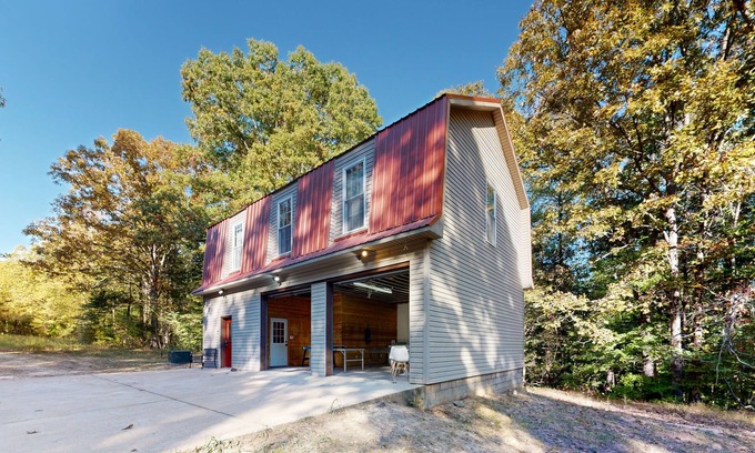 Idlewild House | Secluded retreat home near lake with central AC, W/D, & games