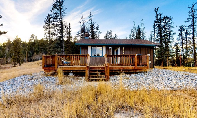 Spring Valley House | Secluded retreat w/wood stove, free WiFi, mountain & valley views, washer/dryer