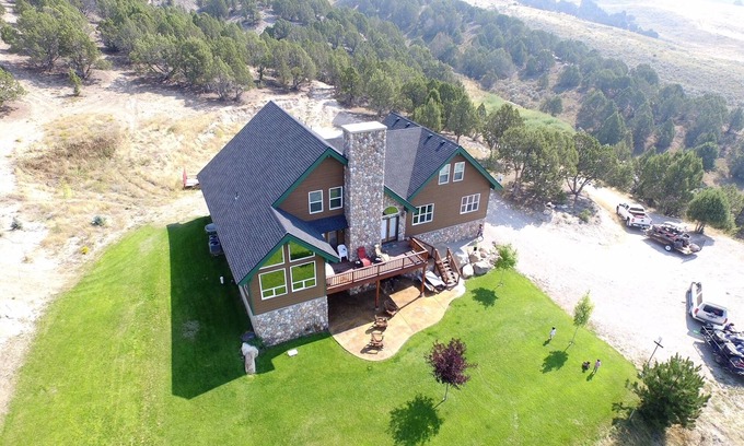 Lava Hot Springs House | Secluded Vacation Lodge for FAMILIES. Sleeps 22! Just MINUTES from Lava & Golf