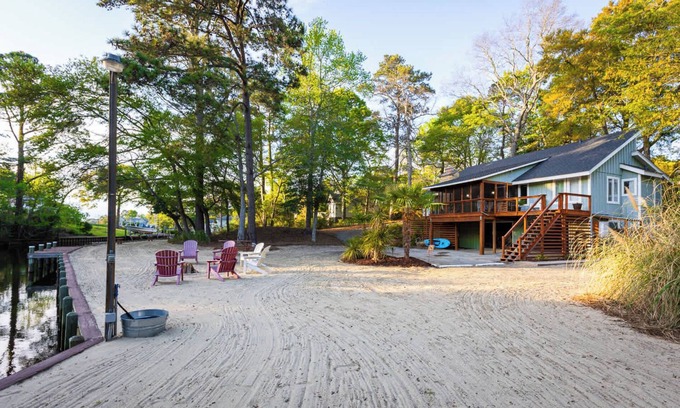 Southern Shores House | Secluded Waterfront Retreat w/Backyard Beach