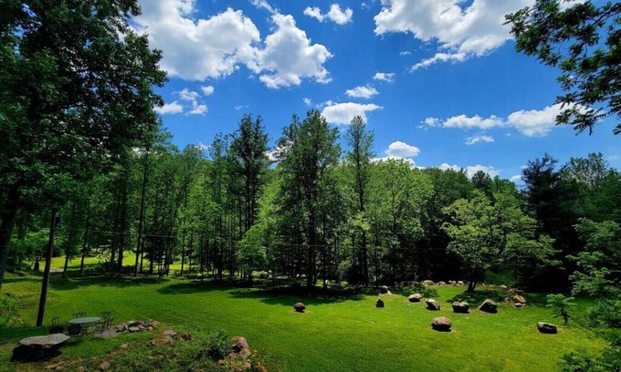 Stanardsville House | Secluded Zen River Retreat
