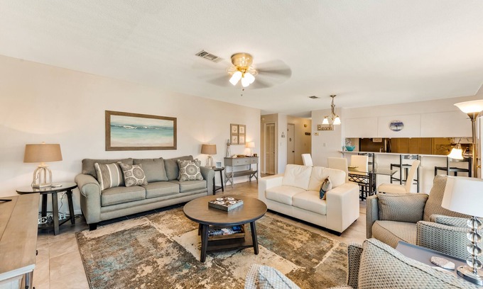 Navarre Beach Condo | Second-floor condo w/beach access, shared outdoor pool & tennis court!