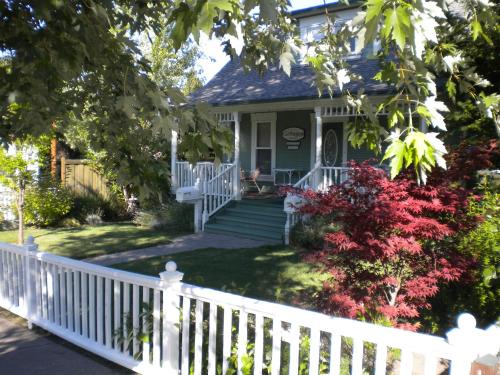 Historic Railroad District House | Second Street Cottages