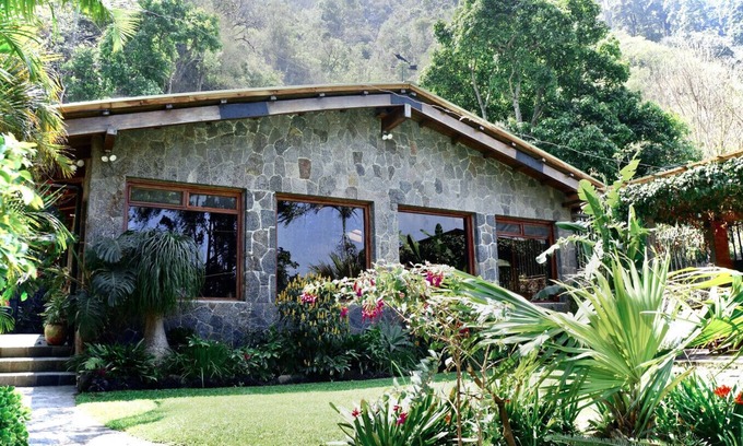 San Lucas Toliman House | Secret Gardens Room 2