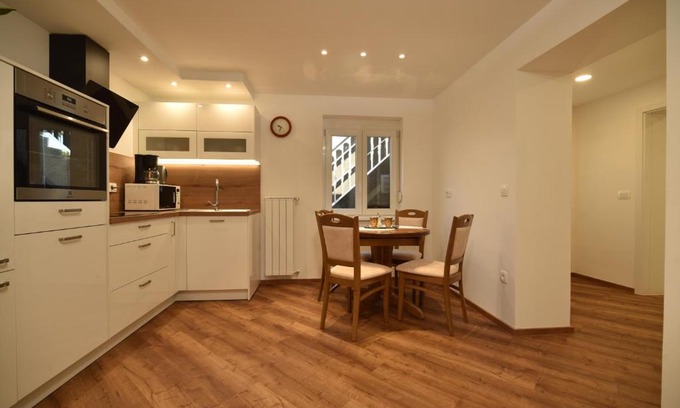 Maribor Apartment | SEDAMI