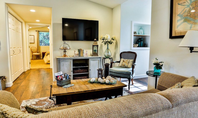 San Antonio Heights Bed & Breakfast | See Our Reviews! Upstairs Private Apt. Near The Claremont Colleges