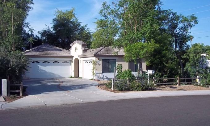 Village Grove House | See the Virtual Tour. Discounted Rates.12% weekly and 28% Monthly.