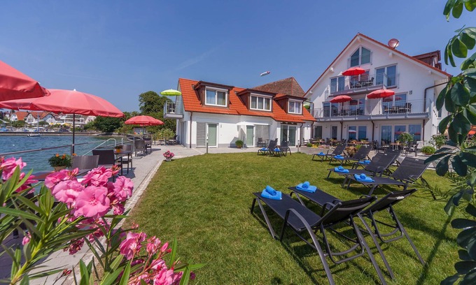 Hagnau Hotel | Seehotel BelRiva, modern apartment right on the lake, beach, breakfast