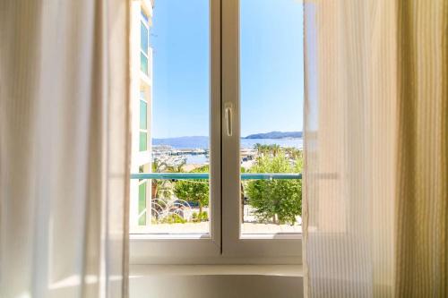Le Lavandou Apartment | SELECT'soHOME - T3 vue mer - Centre ville avec place de parking - CALYPSO
