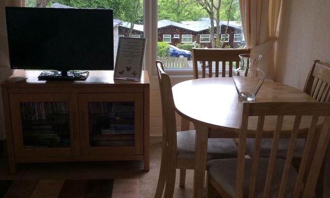 Kilkhampton Ski Chalet | Self Catered chalet, Family & Pet friendly.Woodlands