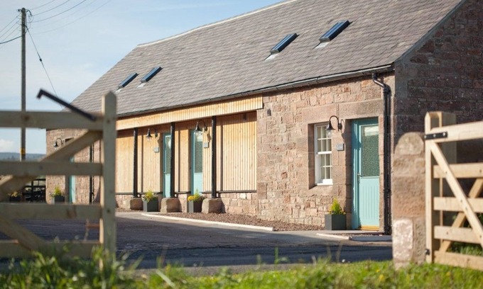 Berwick-upon-Tweed Apartment | Self-catering accommodation in a beautiful location overlooking Holy Island on the Northumberland co