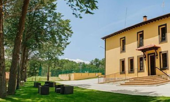 Hontoria del Pinar Cottage | Self catering Centro Río Lobos for 9 people