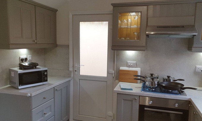 Corby House | Self-catering 5✳entire house, off-street parking, 6 berth