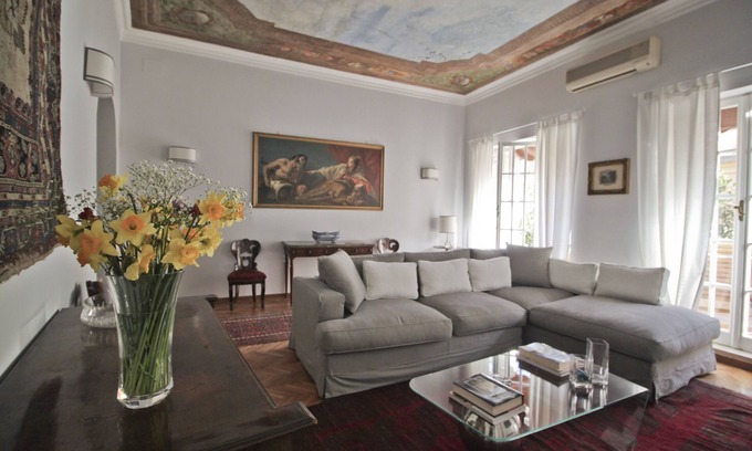 Rione III Colonna Apartment | Self Catering Apartment Roman Penthouse