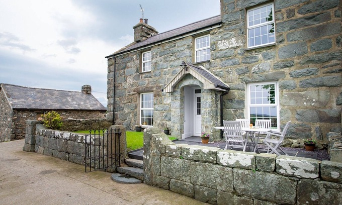 Dyffryn Ardudwy Cottage | Self Catering Accommodation on a Working Farm | Faeldre