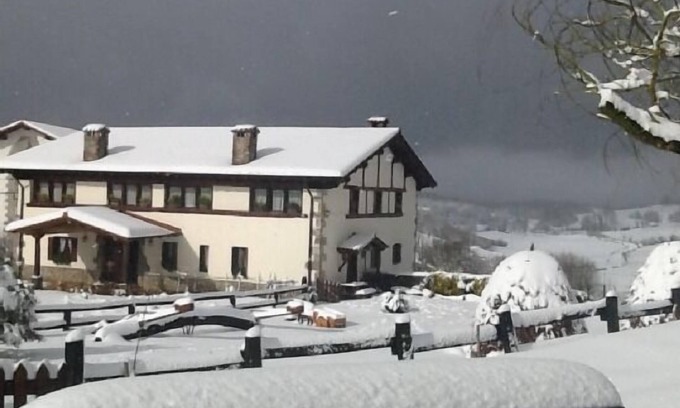 Larraun Cottage | Self catering Mikeletxenea for 14 people